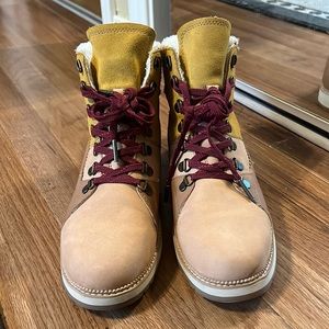 Adorable Tom’s Boots - Size 9